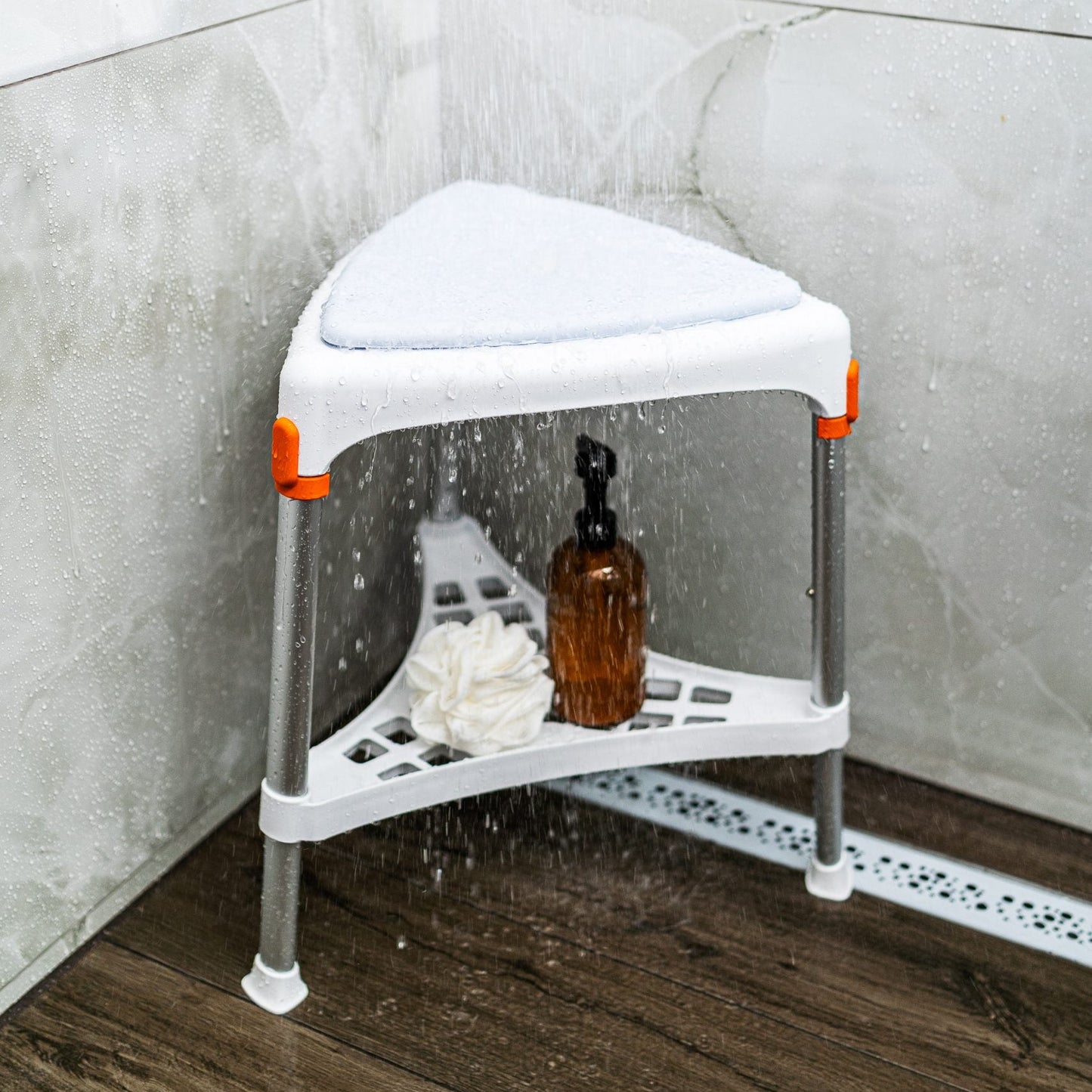 King Þríhyrndur baðkollur hækkanlegur með bakka