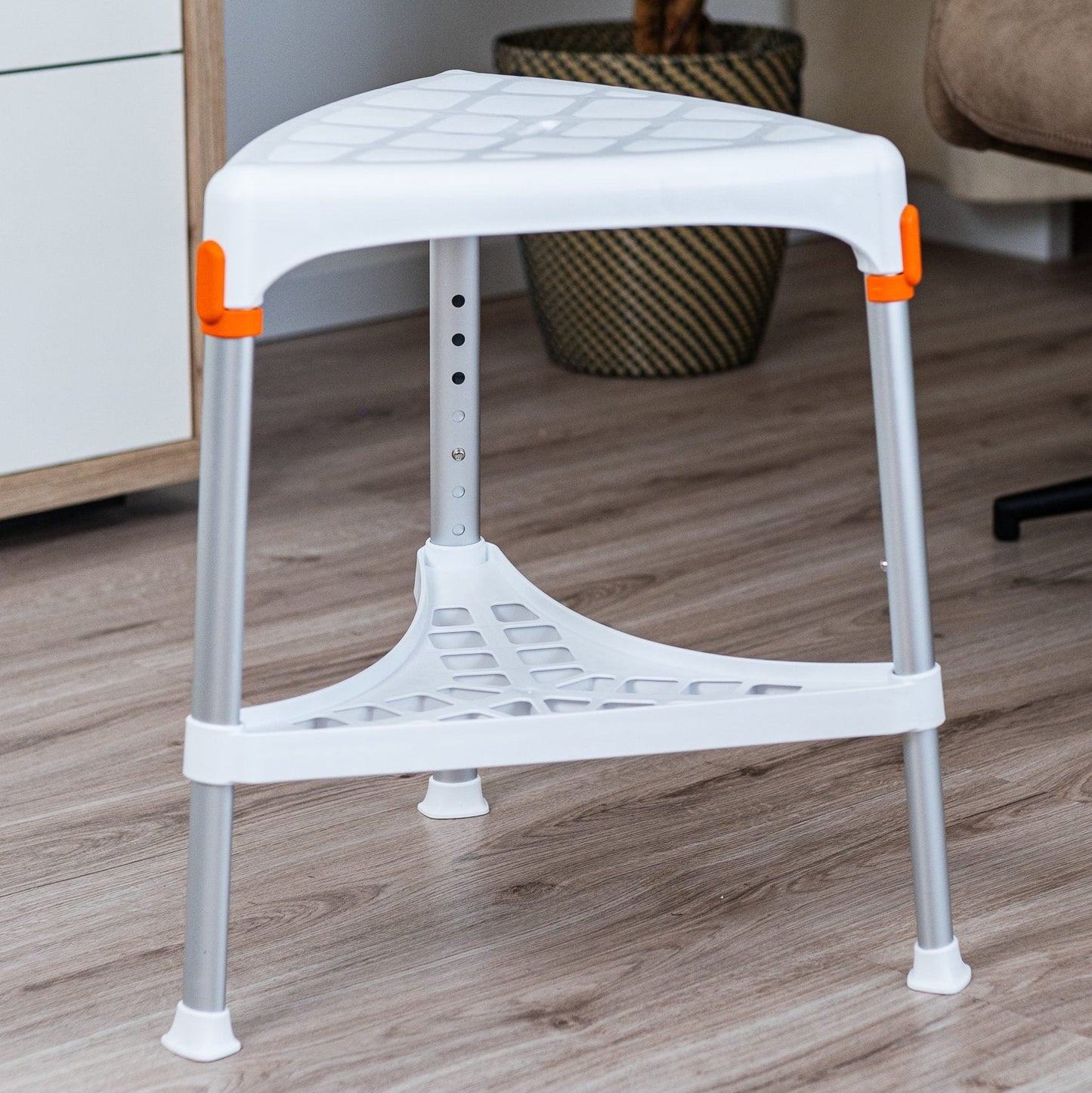 King Þríhyrndur baðkollur hækkanlegur með bakka