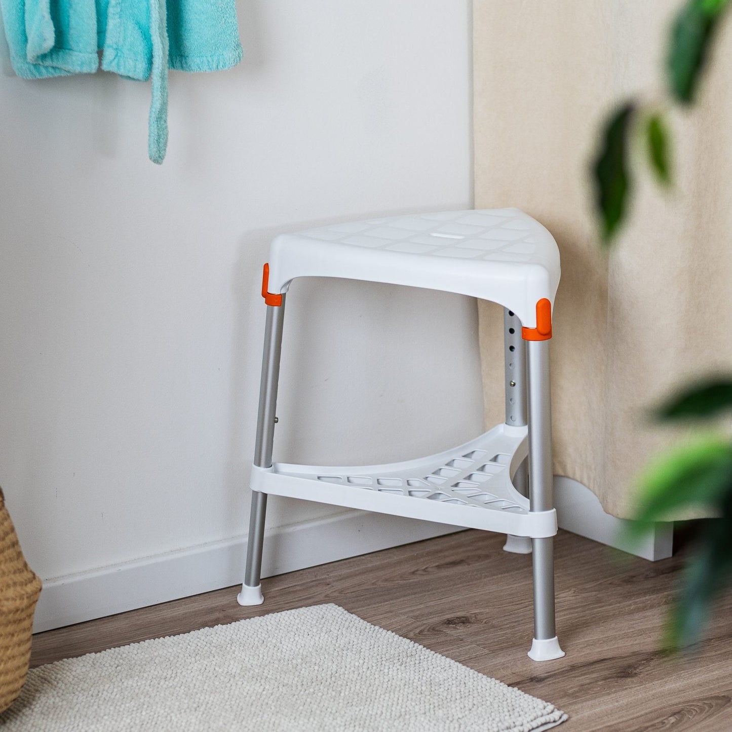 King Þríhyrndur baðkollur hækkanlegur með bakka